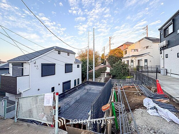 風を感じ青い空から太陽の恵みを感じる温もり溢れる佇まい。