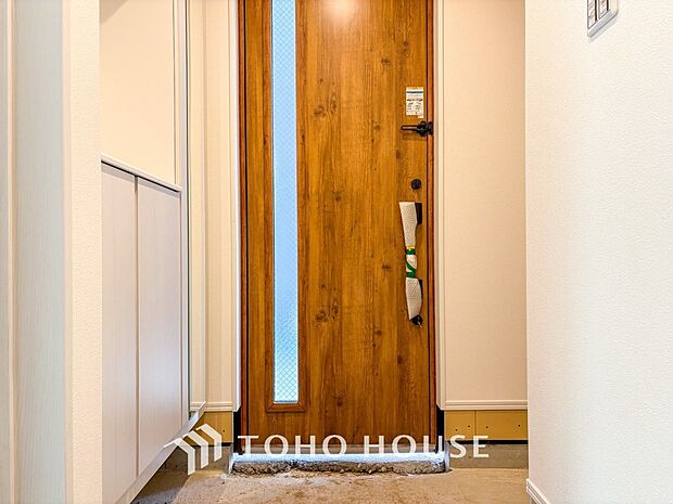 清潔感溢れる玄関がお出迎えする本邸宅の物語は、ここから始まる日常を期待させます。