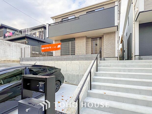 時代の流れに惑わされないシックなカラートーンで街並みに溶け込む外観。