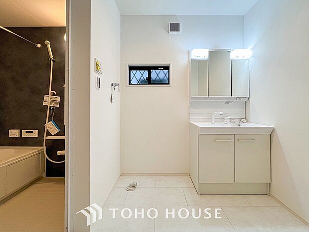 清潔感のあるプライベート空間は、身だしなみチェックや肌のお手入れに最適です。