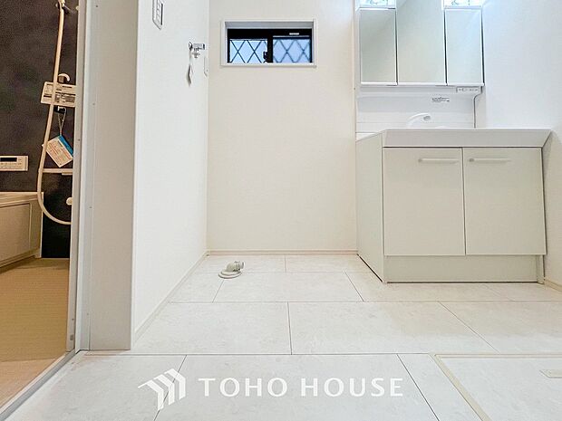 清潔感のあるカラーで統一されたランドリースペース。気持ちの良い空間で家事もはかどります。