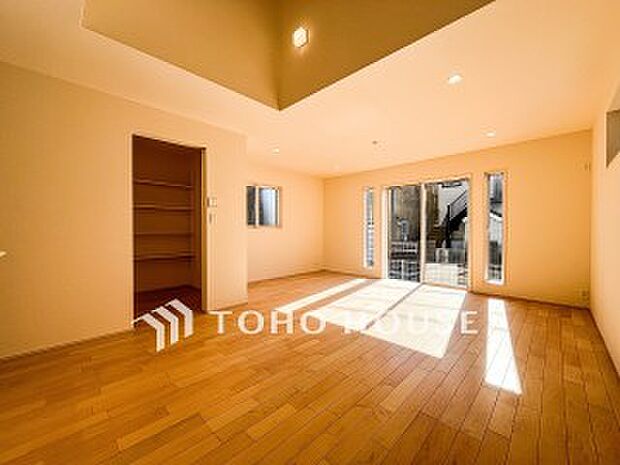 太陽の恵みを一気に受けた明るくあたたかいお住まい。吹きぬける風を感じながら爽やかで風通しの良い暮らし。