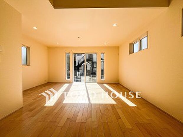 光と風があふれる開放的なリビングダイニングには自然と家族みんなが集まってきます。