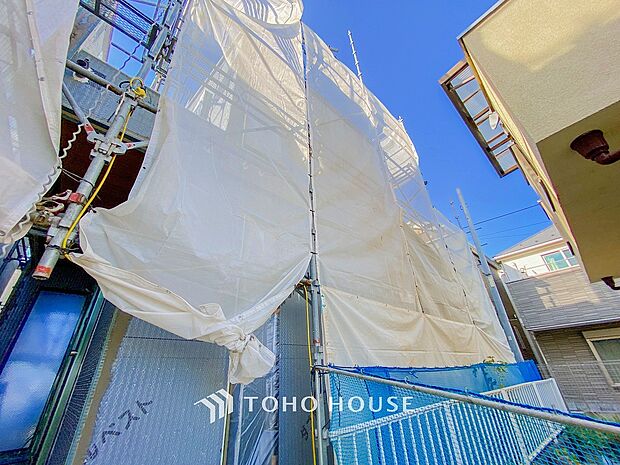 風を感じ青い空から太陽の恵みを感じる温もり溢れる佇まい。