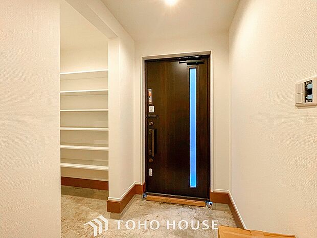 シューズクロークも完備でご家族のたくさんの靴もしっかり収納できます。