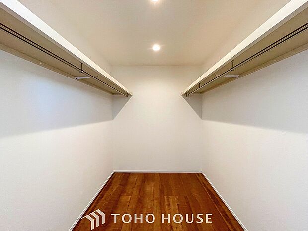 衣類だけでなく大きな荷物も収納でき、お部屋がすっきりします。