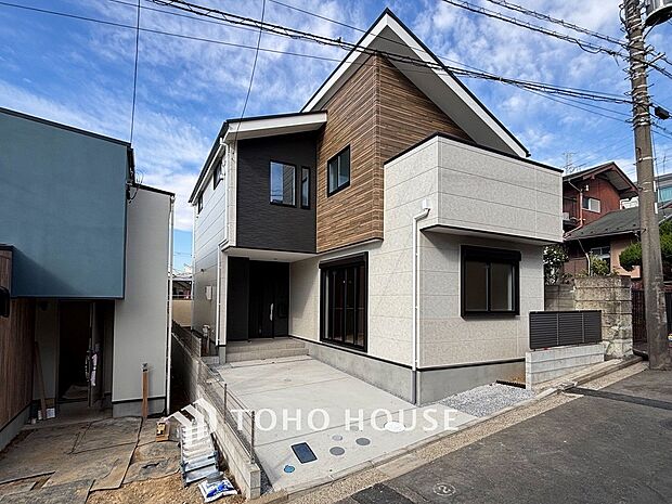 時代の流れに惑わされないシックなカラートーンで街並みに溶け込む外観。