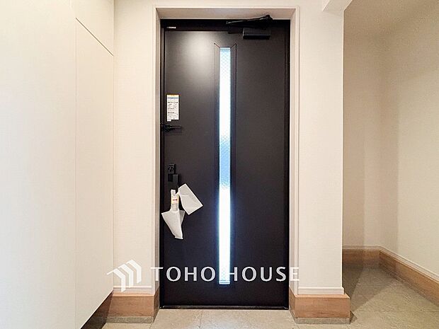 居住者の帰り、訪れる方を優しく迎えてくれる開放感のある玄関。