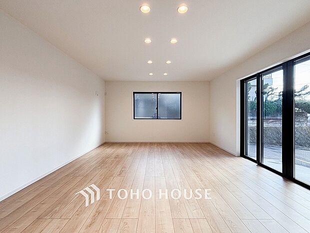 太陽の恵みを一気に受けた明るくあたたかいお住まい。吹きぬける風を感じながら爽やかで風通しの良い暮らし。