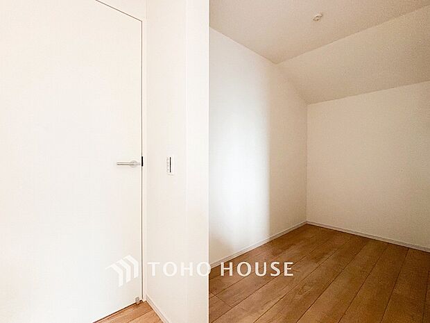 衣類だけでなく大きな荷物も収納でき、お部屋がすっきりします。