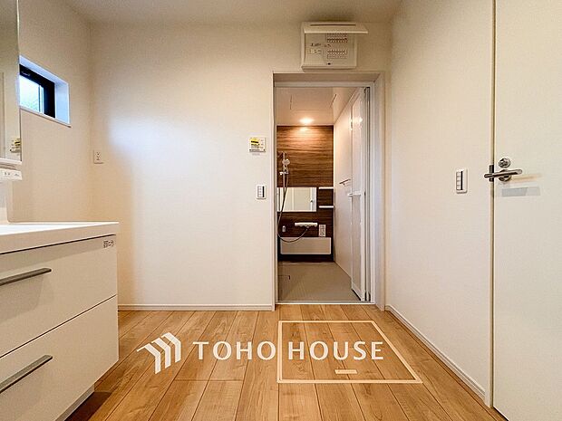 清潔感のあるプライベート空間は、身だしなみチェックや肌のお手入れに最適です。