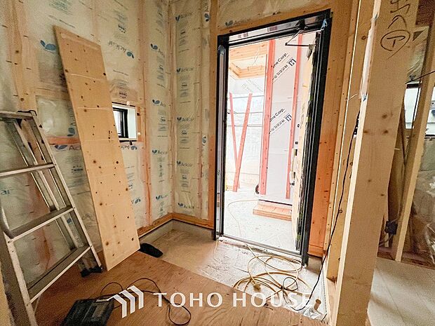 帰り着くたびに洗練されたテイストの空間に迎えられ誇りと喜びを感じる玄関まわりです。