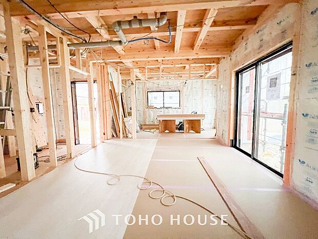 落ち着いた雰囲気に包まれた伸びやかな空間で、ゆったりと家族団らんの時間を過ごせます。