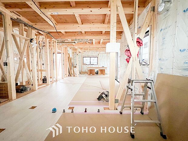 ご家族みんなで調理ができる位のスペースを実現したキッチン空間となっております。