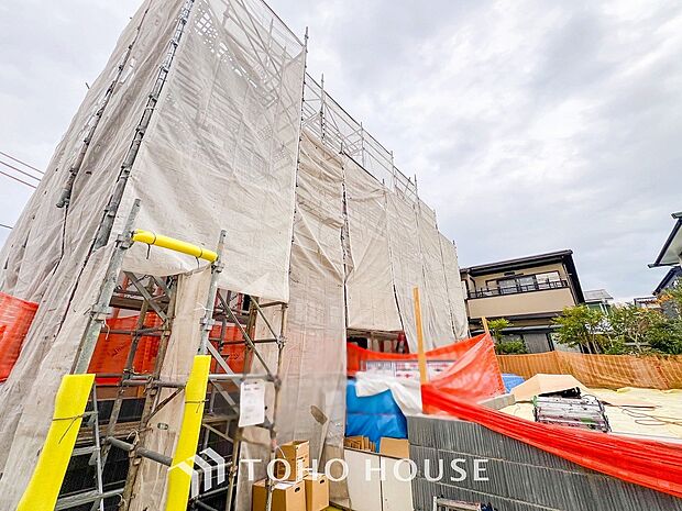 閑静な住宅街の一角、ひと時のくつろぎが生まれ、ゆっくりと愛着が育まれていきます。