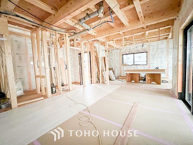 光と風があふれる開放的なリビングダイニングには自然と家族みんなが集まってきます。