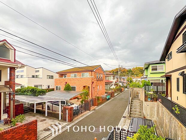 豊かな眺望にふさわしい空間には、通風・採光にも優れ、心地よい光と風があふれています。