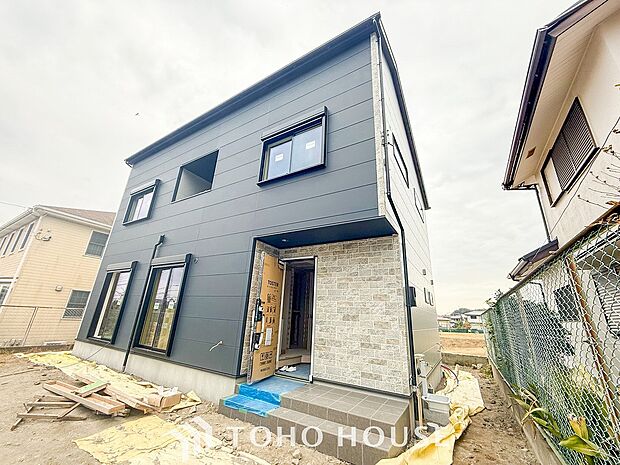 帰り着くたびに洗練されたテイストの空間に迎えられ誇りと喜びを感じる玄関まわりです。