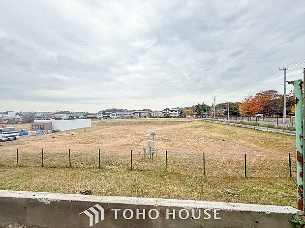 開放的で気持ちの良い眺望と青い空を満喫できます。