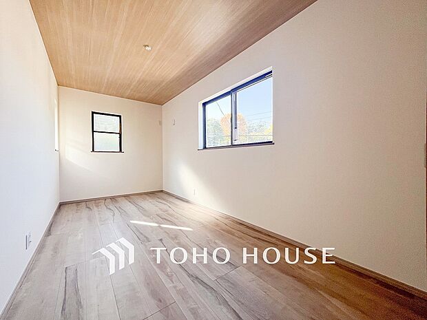 採光もアクセントの一つとして。プライベートルームにはやさしい光が射し込んでいます。