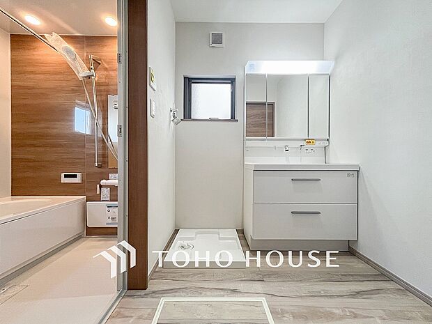 清潔感のあるプライベート空間は、身だしなみチェックや肌のお手入れに最適です。