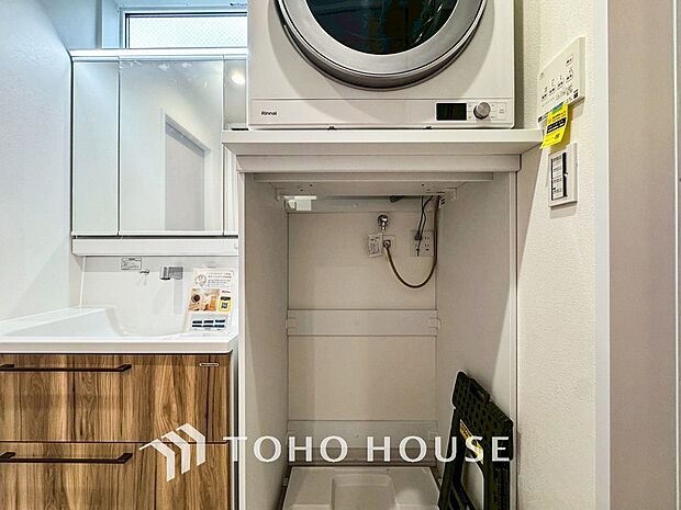 洗濯機を配置しても十分なスペースを確保しております。