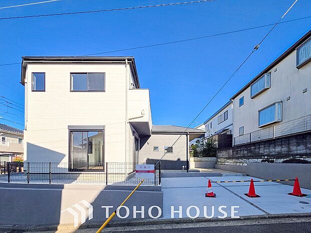 風を感じ青い空から太陽の恵みを感じる温もり溢れる佇まい。