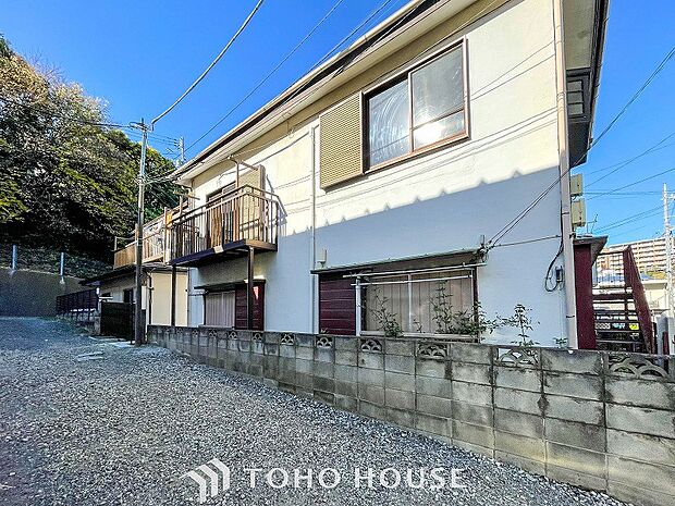 閑静な住宅街の陽当りに恵まれた土地。寛ぎに満ちた住環境です。