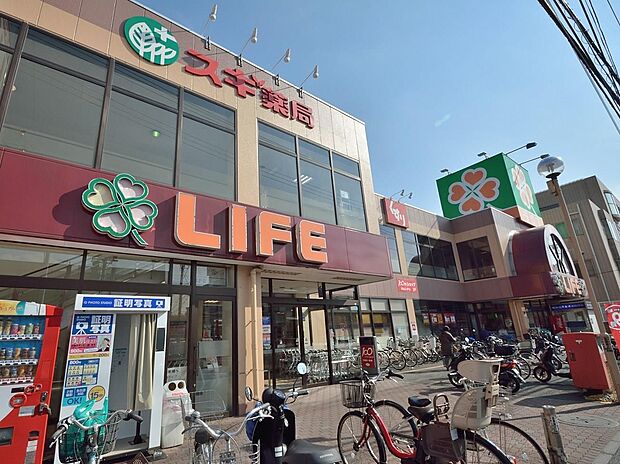 食料品から日用雑貨、ペットフード、文具や肌着なども取り揃えています。