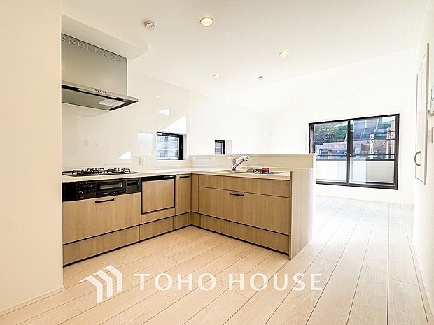 太陽の恵みを一気に受けた明るくあたたかいお住まい。吹きぬける風を感じながら爽やかで風通しの良い暮らし。