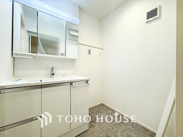 清潔感のあるカラーで統一されたランドリースペース。気持ちの良い空間で家事もはかどります。