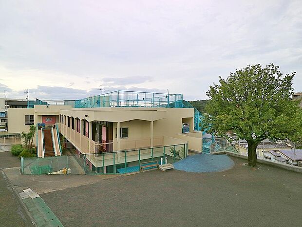 1歳児から給食体験もありますので、お子様と一緒に見学に。延長保育が7時までなのも嬉しいですね。