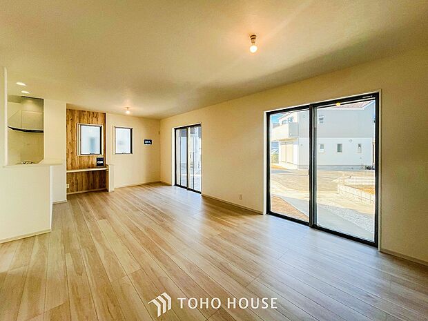 落ち着いた雰囲気に包まれた伸びやかな空間で、ゆったりと家族団らんの時間を過ごせます。