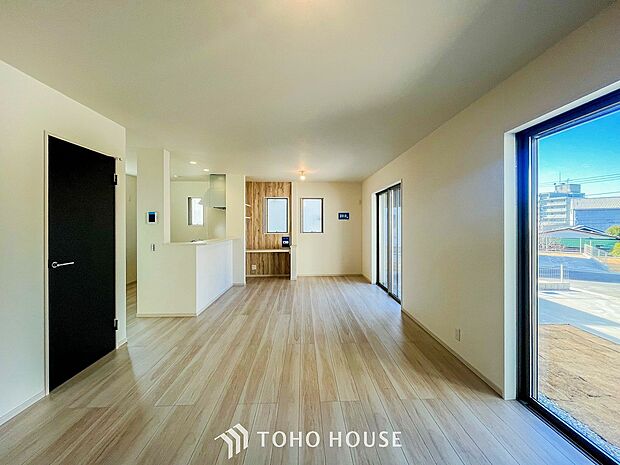 開放感あるリビングダイニング。ご家族とのんびりしたひと時を過ごせますね。