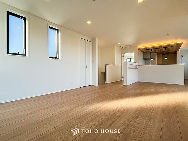 太陽の恵みを一気に受けた明るくあたたかいお住まい。吹きぬける風を感じながら爽やかで風通しの良い暮らし。