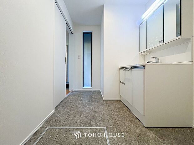 清潔感のあるプライベート空間は、身だしなみチェックや肌のお手入れに最適です。