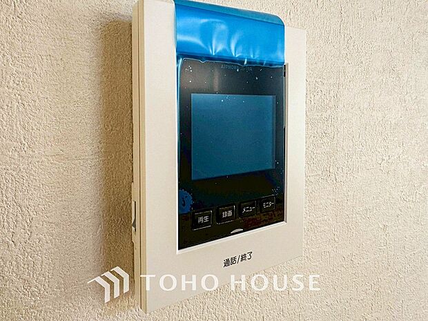 誰が来てもわかる様にモニター付きインターホンを設置。