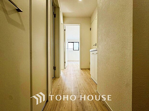 やわらかな陽射しがふりそそぎ、ゆったりした時間が流れる室内。