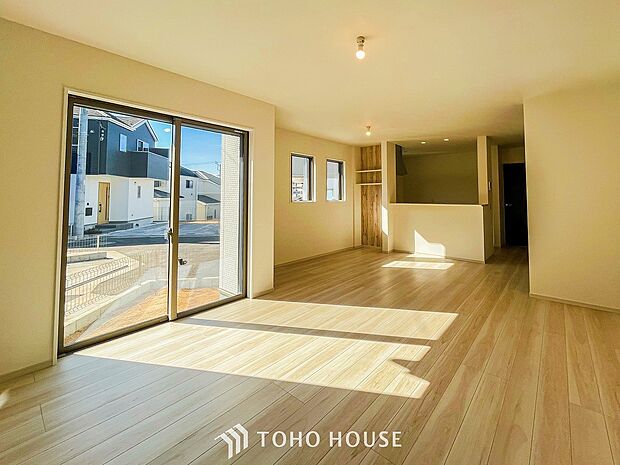 落ち着いた雰囲気に包まれた伸びやかな空間で、ゆったりと家族団らんの時間を過ごせます。