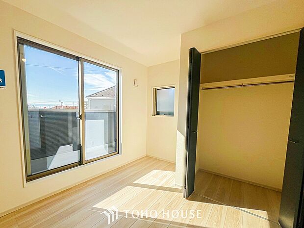 一日の疲れをいやしてくれる主寝室。自分時間を快適に過ごすプライベートルーム。