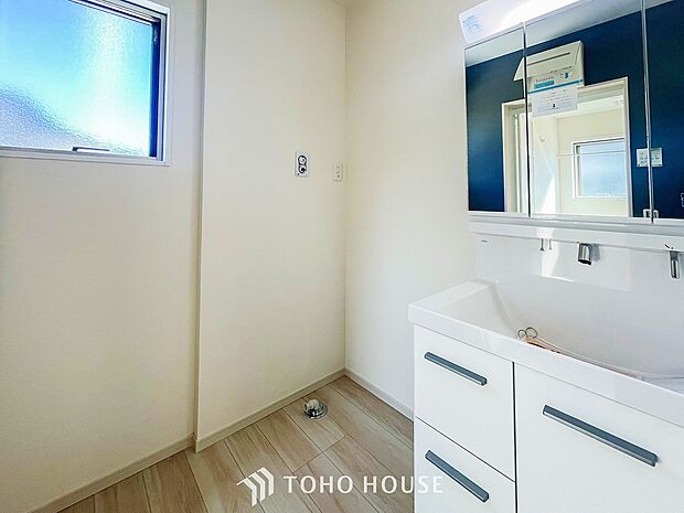 清潔感のあるプライベート空間は、身だしなみチェックや肌のお手入れに最適です。