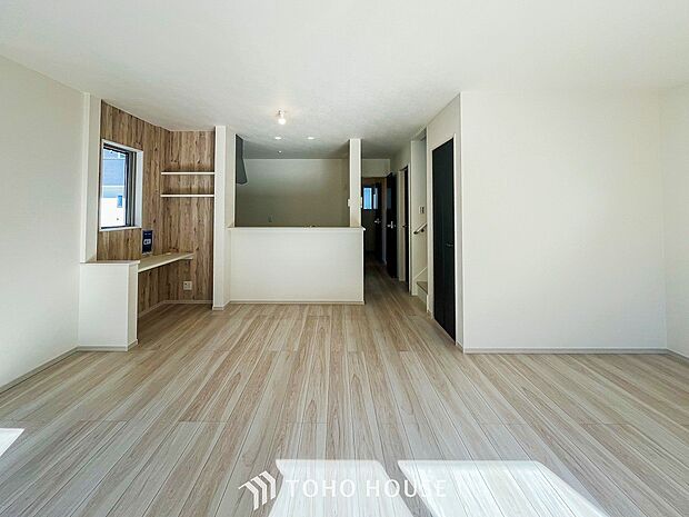 落ち着いた雰囲気に包まれた伸びやかな空間で、ゆったりと家族団らんの時間を過ごせます。