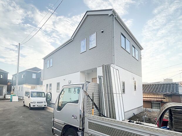 閑静な住宅街の陽当りに恵まれた土地で寛ぎに満ちた生活を。