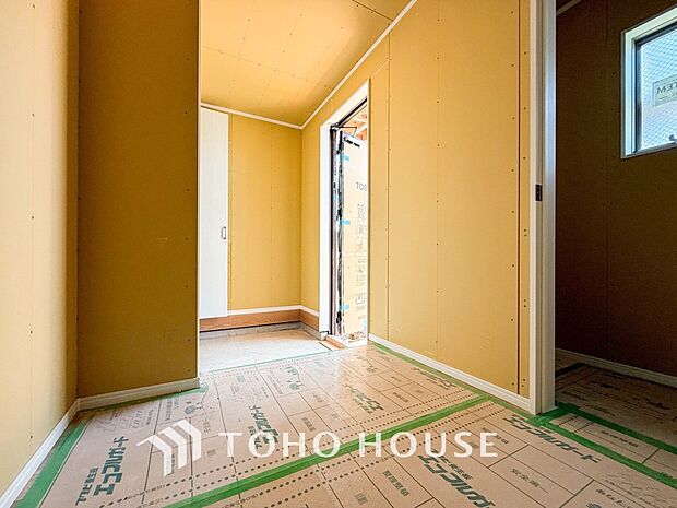 居住者の帰り、訪れる方を優しく迎えてくれる開放感のある玄関。