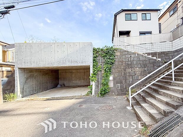 風を感じ青い空から太陽の恵みを感じる温もり溢れる佇まい。