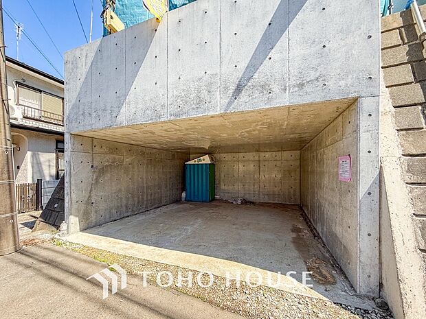 大切なお車を雨や風から守ってくれる地下車庫付です。