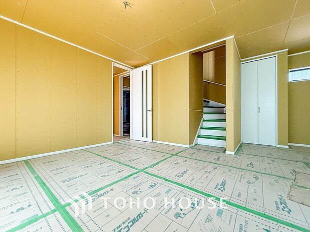 対面式キッチンのあるLDKで家族の会話が弾みます。