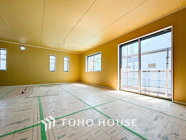 光と風があふれる開放的なリビングダイニングには自然と家族みんなが集まってきます。