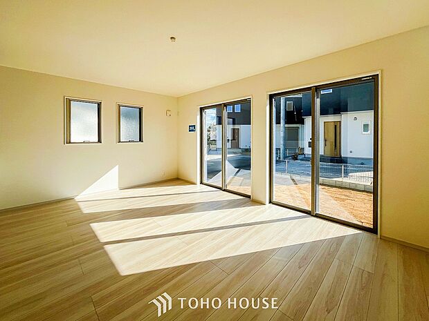 落ち着いた雰囲気に包まれた伸びやかな空間で、ゆったりと家族団らんの時間を過ごせます。