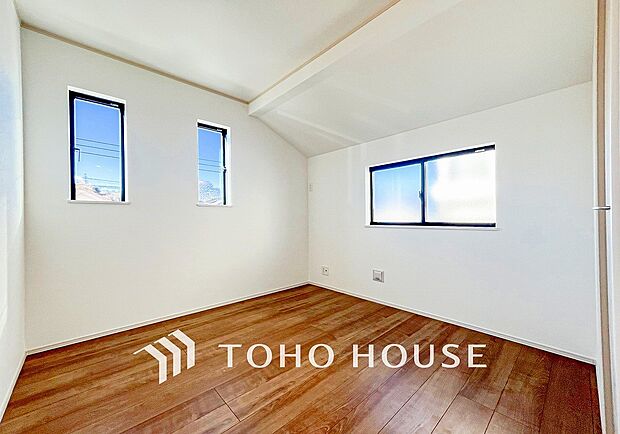 1日の疲れを癒し、心地よく寛げるようゆったりとした広さを確保しています。